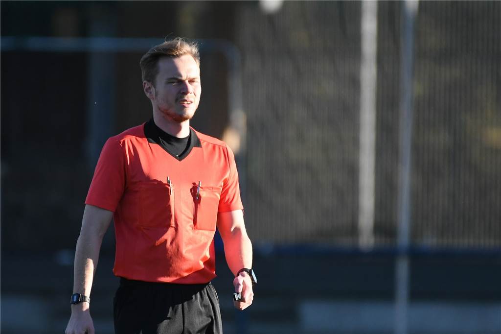Gegen den bisherigen Bezirksliga-Spitzenreiter FC Altenbochum geriet die Spvg Schwerin in der 90. Minute mit 1:2 in Rückstand - konnte aber in der 96. Minute durch Kapitän Kevin Wagener noch zum 2:2 ausgleichen.