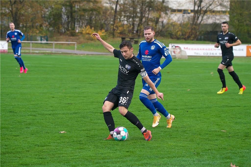 Überraschender Wechsel beim TuS Haltern - Kapitän gibt freiwillig Amt ab Gegen den Holzwickeder SC trug Nico Pulver schon mal die Kapitänsbinde, als Maurice Temme nicht auf dem Platz stand.