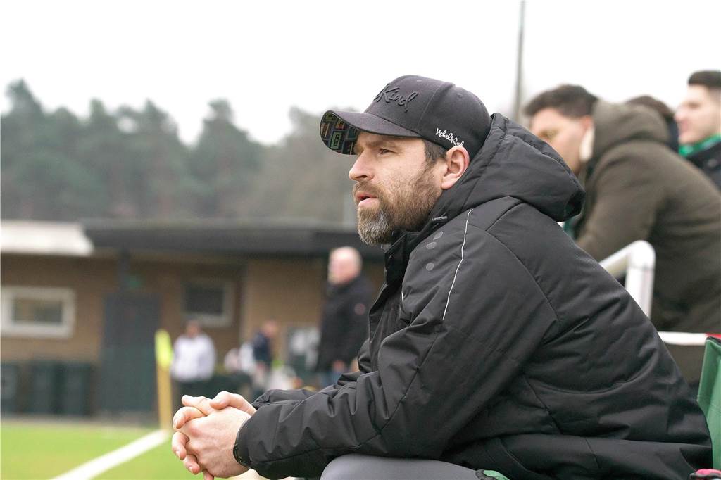 Gegen den SC Herten, Tabellenführer der Kreisliga B3, hielt Keeper Lukas Schulz den SV Bossendorf anfangs im Spiel, ehe Luke Shane Reining in der Schlussphase zwei Elfmeter zum 2:2-Endstand verwandelte.