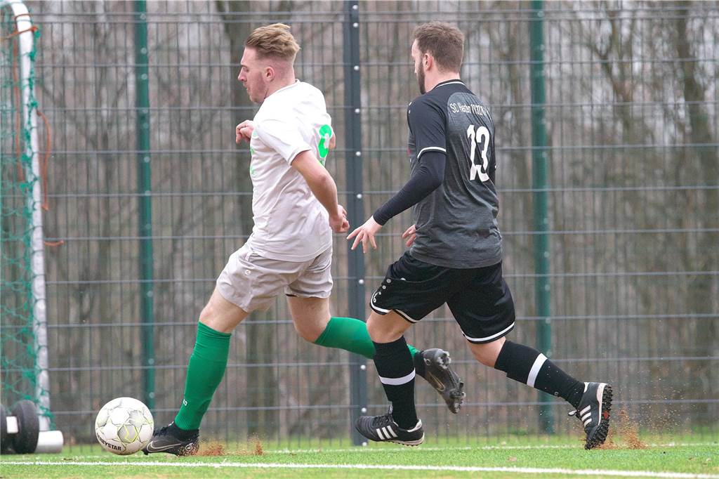 Gegen den SC Herten, Tabellenführer der Kreisliga B3, hielt Keeper Lukas Schulz den SV Bossendorf anfangs im Spiel, ehe Luke Shane Reining in der Schlussphase zwei Elfmeter zum 2:2-Endstand verwandelte.