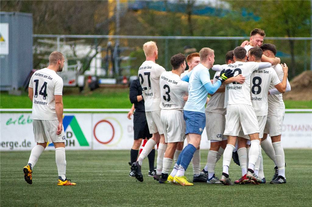 Maurice Mecking will seinen Platz im Halterner Tor nicht mehr abgeben Gegen den SV Borussia Emsdetten blieb Maurice Mecking (blaues Trikot) seit seinem Debüt beim TuS Haltern am See zum dritten Mal in einem Pflichtspiel ohne Gegentor.