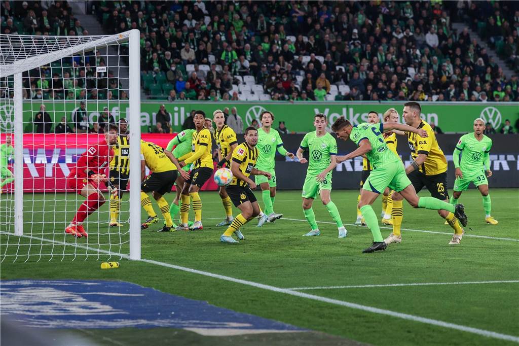 Der BVB wird bei Standards titelreif: Themen, Taktik und Training – alles Teamwork VfL Wolfsburg trifft nach einem Eckball.