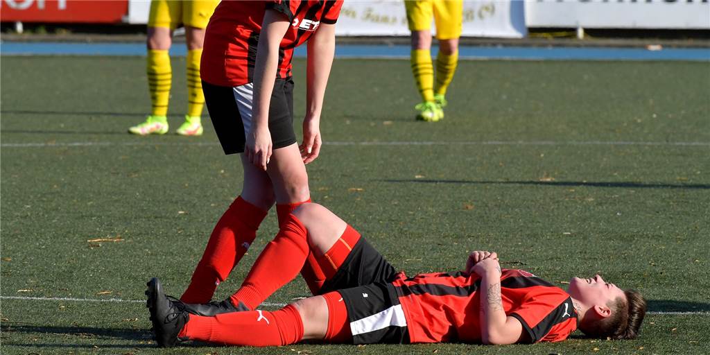 Partie der Frauen des BV Brambauer wird abgebrochen: „Hätten gar nicht spielen dürfen“ Gegen den Wambeler SV II gingen dem BV Brambauer zur Halbzeit die Spielerinnen aus.