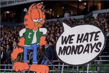 Gegen die Montagsspiele gibt es massiven Fan-Protest. Foto: Axel Heimken