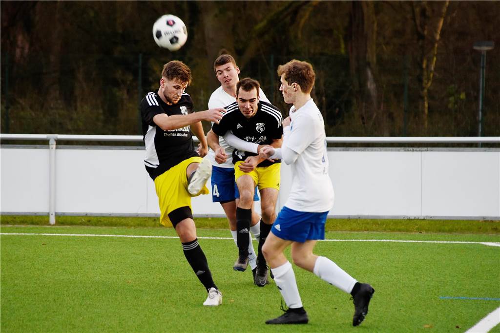Gegen eine mit starken Bezirksliga-Spielern verstärkte Reserve der Sportfreunde Merfeld hat sich BW Lavesum dank einer engagierten Leistung einen Punkt verdient. Das letzte B-Liga-Spiel des Jahres endete 0:0.
