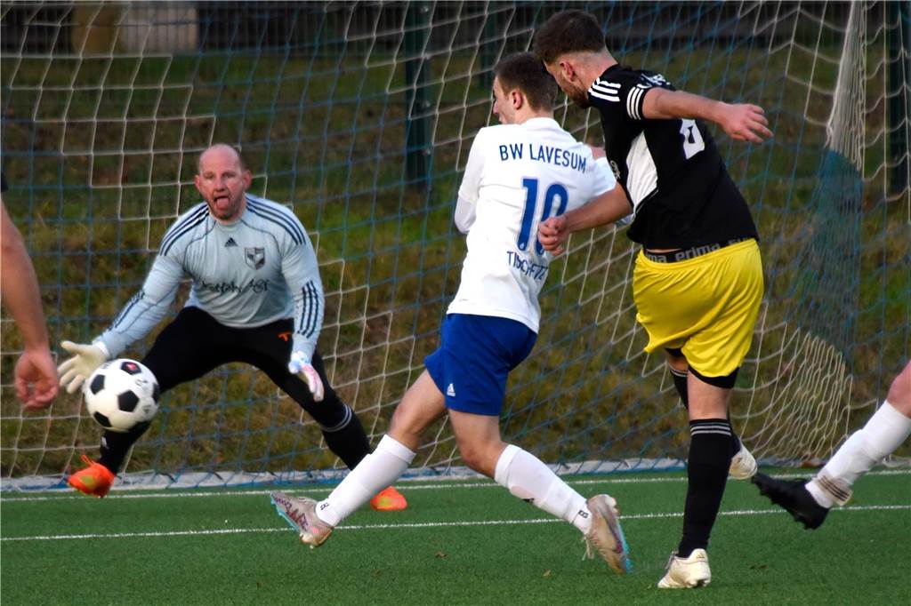 Gegen eine mit starken Bezirksliga-Spielern verstärkte Reserve der Sportfreunde Merfeld hat sich BW Lavesum dank einer engagierten Leistung einen Punkt verdient. Das letzte B-Liga-Spiel des Jahres endete 0:0.