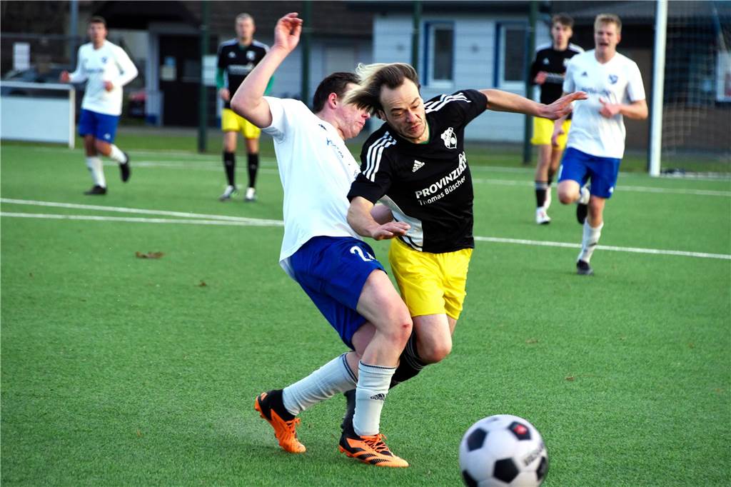 Gegen eine mit starken Bezirksliga-Spielern verstärkte Reserve der Sportfreunde Merfeld hat sich BW Lavesum dank einer engagierten Leistung einen Punkt verdient. Das letzte B-Liga-Spiel des Jahres endete 0:0.