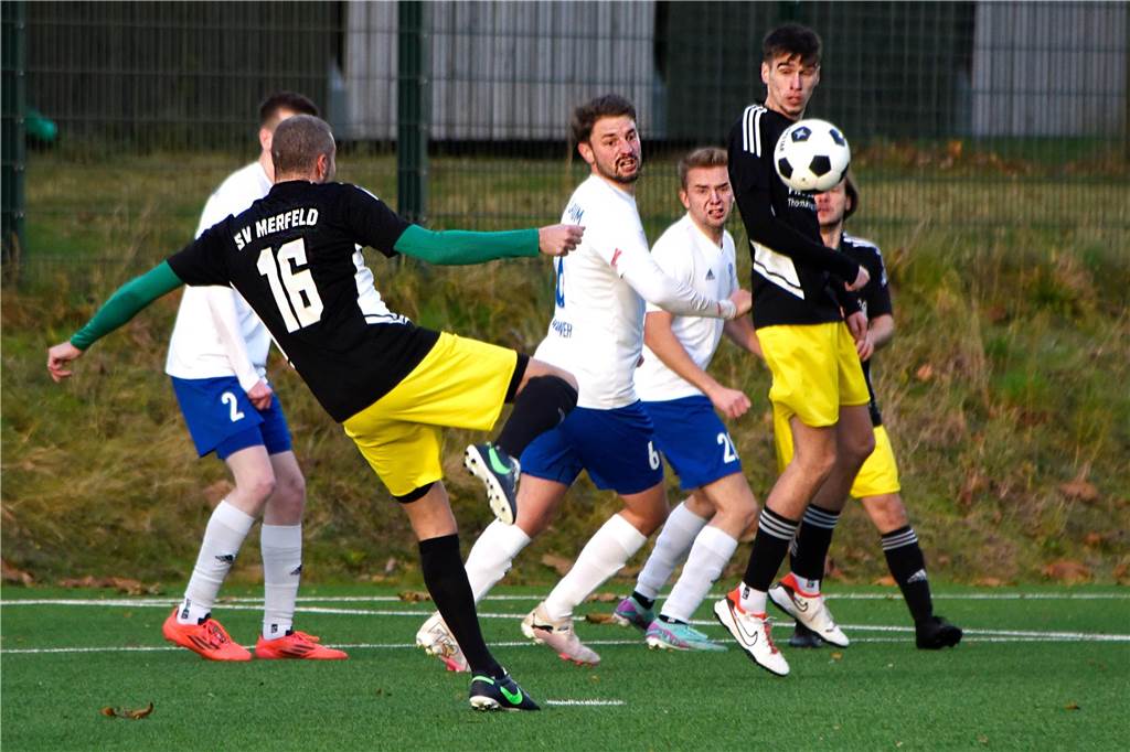 Gegen eine mit starken Bezirksliga-Spielern verstärkte Reserve der Sportfreunde Merfeld hat sich BW Lavesum dank einer engagierten Leistung einen Punkt verdient. Das letzte B-Liga-Spiel des Jahres endete 0:0.