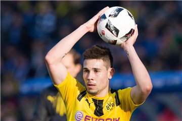 Gegen Eintracht Frankfurt trägt Borussia Dortmund nicht den Schriftzug des Sponsors Evonik auf dem Trikot, sondern „Borussia verbindet“. Foto: Soren Stache