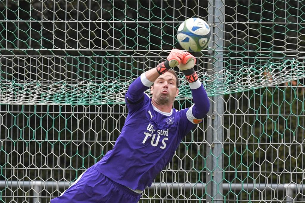 Westfalia Wethmar hat neuerdings einen echten Elfmeterkiller in seinen Reihen Gegen Hannibal hielt Florian Fischer schon seinen dritten Elfmeter in dieser Saison.
