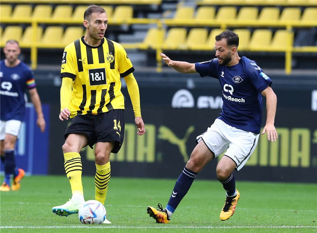 Die Krise ausblenden: BVB-Coach Christian Preußer hat klaren U23-Plan für Zwickau Gegen Oldenburg spielte BVB-U23-Routinier Michael Eberwein (l.) auch schon auf der Sechs.