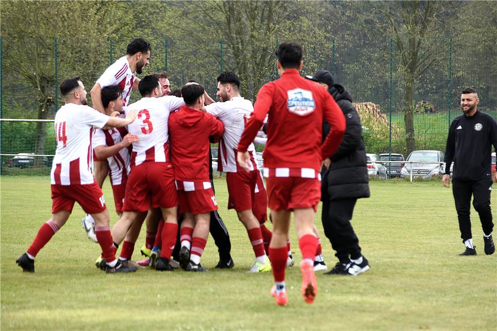 Gegen Tabellenführer und Aufstiegsfavorit Kültürspor Datteln ging der SV Bossendorf zwar in Führung und verkaufte sich teuer, musste sich am Ende aber nach einem Doppelschlag der Gäste doch mit 1:2 geschlagen geben.