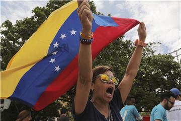 Gegner des Präsidenten Maduro während eines Protestes egen das Ergebnis der Präsidentenwahl. Foto: Fernando Llano, AP