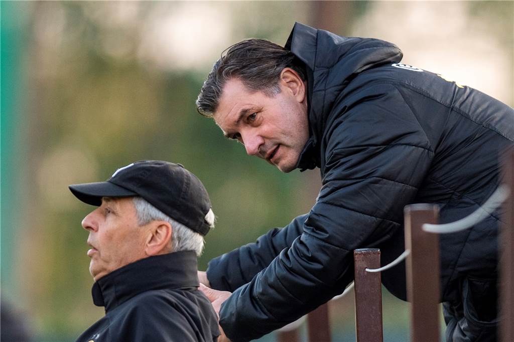 BVB in Augsburg mit voller Offensivkapelle - Favre lobt Reyna Gehen optimistisch in die Rückrunde: Lucien Favre (l.) und Michael Zorc.