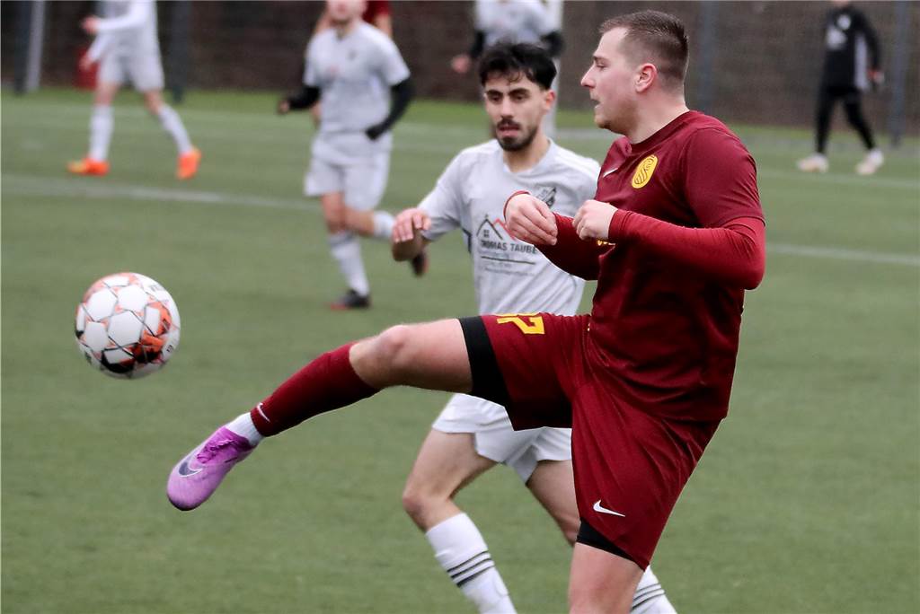 Geht ganz fein und bedacht mit dem Ball um: Mittelfeldspieler Lukas Rauße.