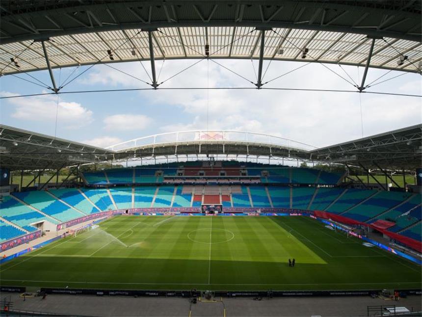 Geht in die Hände der Red Bull GmbH und von RB Leipzig: Die Red-Bull-Arena. Foto: Sebastian Kahnert