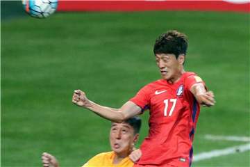 Geht künftig für den VfL Bochum auf Torejagd: Chung-Yong Lee (r). Foto: Yonhapnews Agency/YONHAPNEWS AGENCY