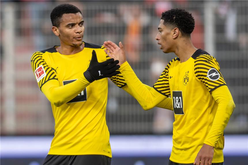 BVB-Podcast: Youngster brauchen Geduld - Ist der Nachwuchs die nahe Zukunft? Geht oder bleibt er: Von der Zukunft Manuel Akanjis (links) hängt beim BVB einiges ab.