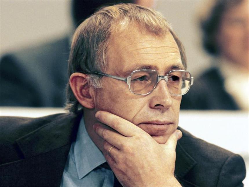 CDU-Urgestein Heiner Geißler ist tot Geißler, aufgenommen im November 1981 bei einem CDU-Bundesparteitag in Hamburg. Foto: Werner Baum