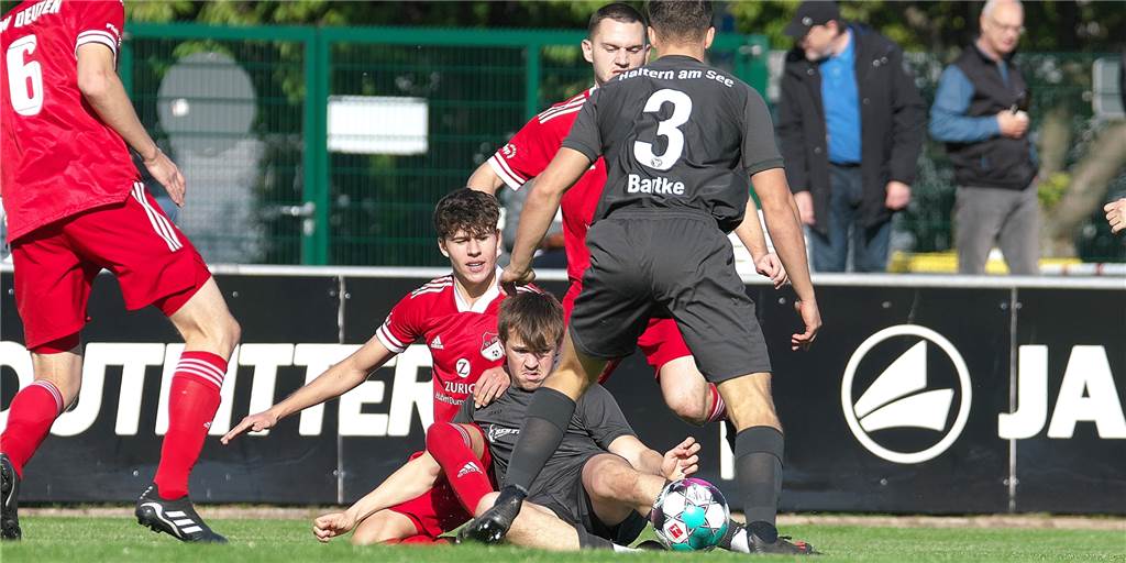 Abstiegskampf pur: Hier gibt‘s die Bilder zum Derby zwischen TuS Haltern und RW Deuten Gekämpft wurde in der Stauseekampfbahn bis zur letzten Minute: Das Spiel des TuS Haltern am See gegen RW Deuten hatte aber nicht nur Zweikämpfe, sondern auch acht Tore zu bieten.