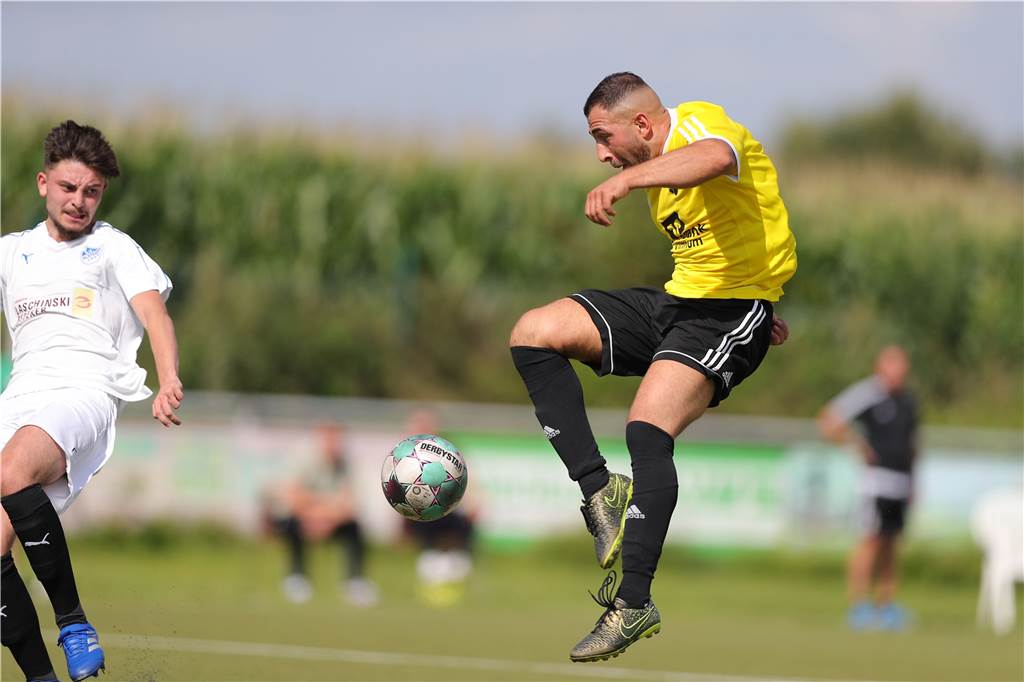 Bitter: Stammspieler von Westfalia Vinnum fehlt zum Pflichtspiel-Auftakt Gekonnt trifft Yusuf Demir in dieser Szene zum 2:0 gegen BW Alstedde.