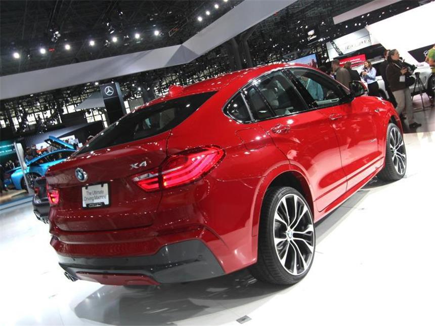Protzen statt kleckern: Autopremieren in New York und Peking Gelände-Coupé: BMW feiert in New York die Weltpremiere des X4, der nach dem Vorbild des X6 Elemente von SUV und Coupé vereinen soll. Foto: Thomas Geiger