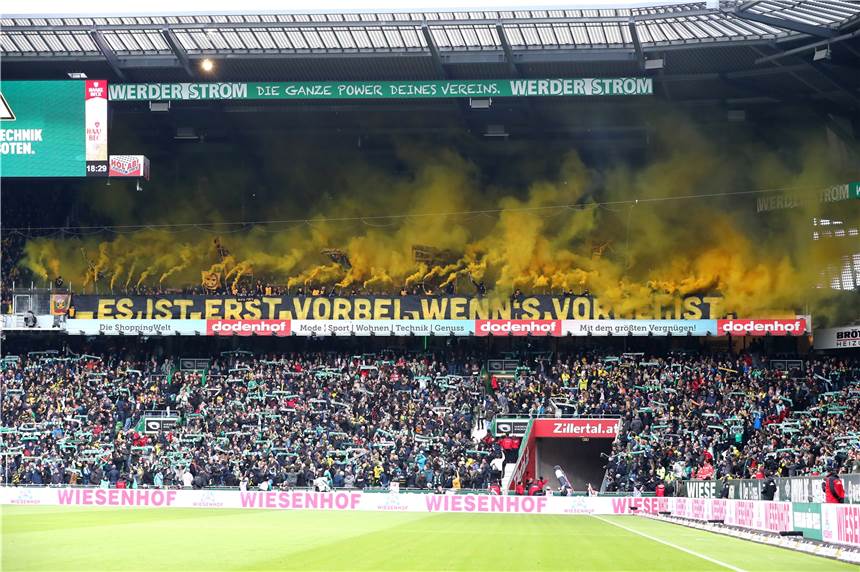 Pyrotechnik gezündet: Fan-Vergehen kosten den BVB 45.000 Euro Gelber Rauch im Gästeblock: Das Verhalten der Fans in Bremen kostet den BVB 45.000 Euro Strafe.