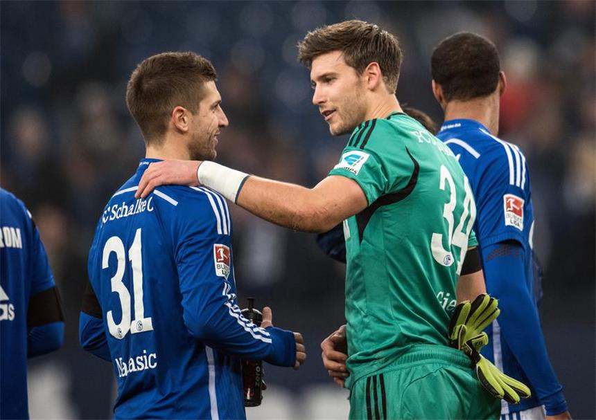 Fabian Giefer wechselt zum FC Augsburg Gelungenes Debüt auf Schalke: Fabian Giefer (r.) und Matija Nastasic.