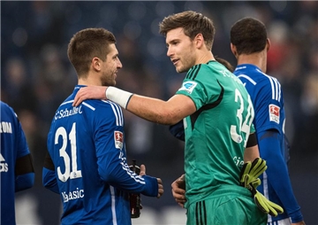 Gelungenes Debüt auf Schalke: Fabian Giefer (r.) und Matija Nastasic.
