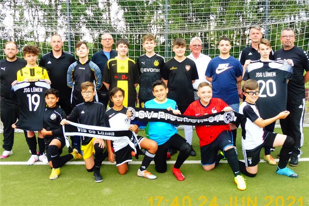 Änderungen noch vor dem Start: Zusammenarbeit von Preußen und VfB beginnt anders als geplant Gemeinsam für den Lüner Süden: C-Jugend-Spieler, Trainer und Funktionäre von Preußen Lünen und VfB Lünen präsentieren die neue Spielgemeinschaft "JSG Lünen 07/08".