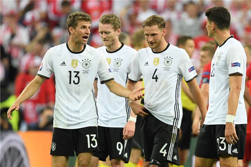 Höwedes: „Vieles in mir hat mir damals gesagt, dass das falsch ist“ Gemeinsam mit André Schürrle (2.v.l.) wurde der Halterner Benedikt Höwedes (2.v.r.) Weltmeister.