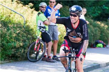 Gemeinsam mit Sascha Pöppelbuss hat Simon Lechtenberg in Frankfurt seinen ersten Ironman bestritten. 