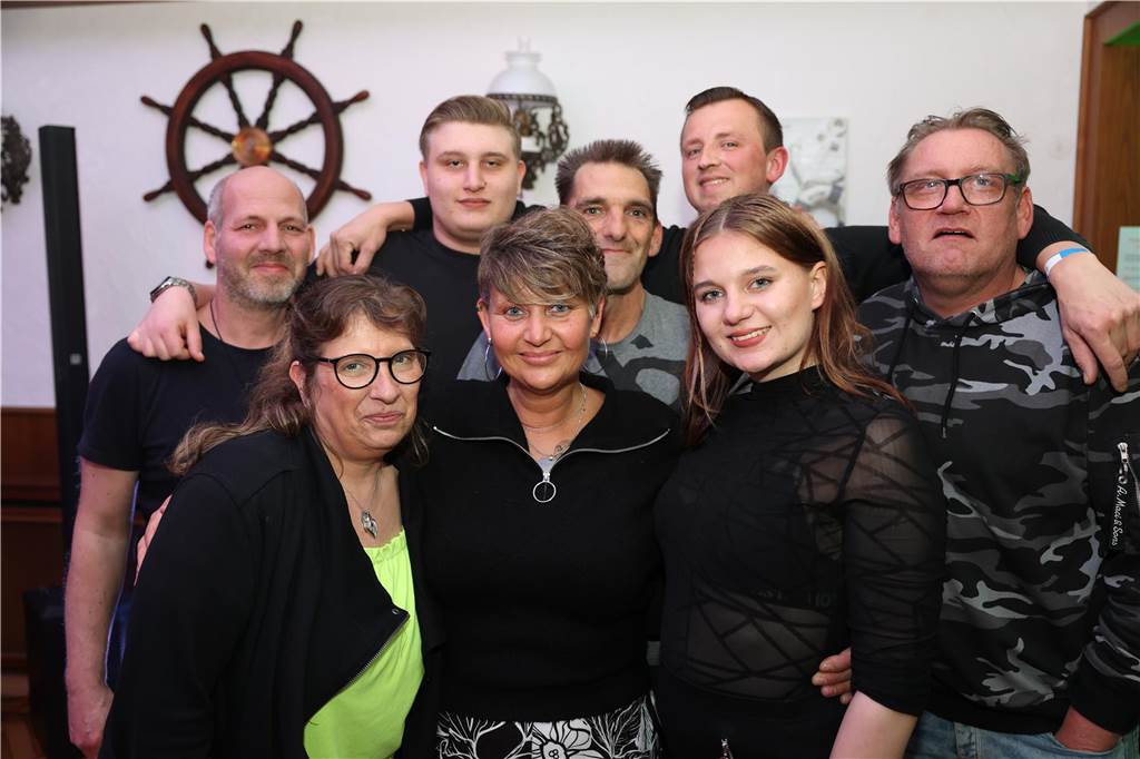 Gemütlich ging es zu beim Tanz in den Mai im Restaurant Schnitzelyacht in Selm.