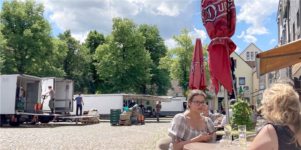Schwerter Markt wird umgestaltet: Nicht mal alle Grünen stimmten für einen Ratsbürgerentscheid Gemütlich saßen die Gäste am Mittwochmittag in den Cafés am Markt, während die Händler ihre Stände abbauten. In dieser Gestaltung ist der Platz wohl bald nur noch Erinnerung.