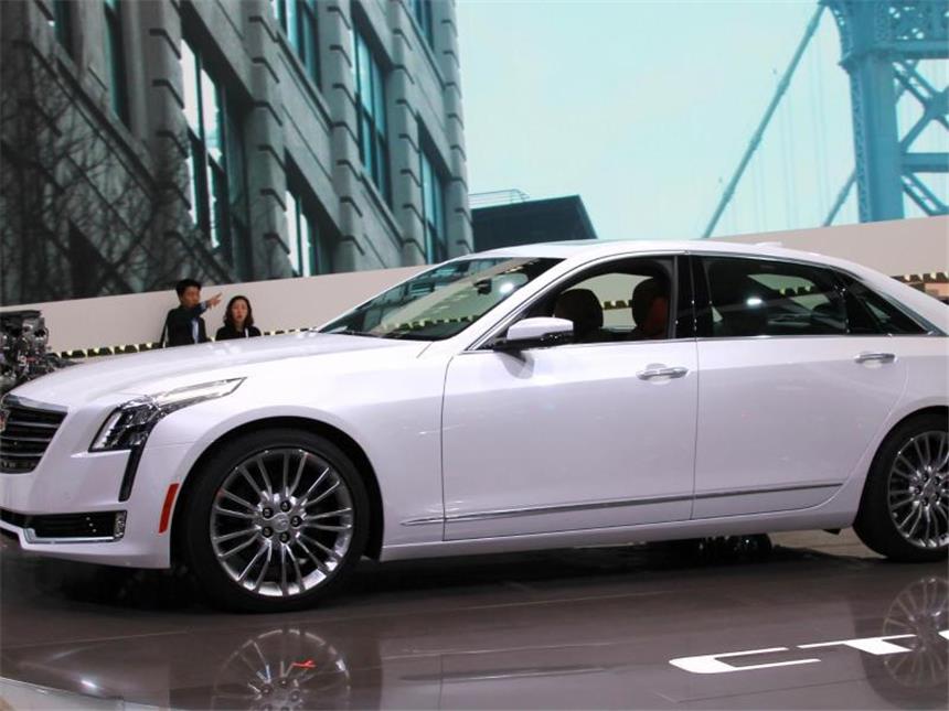 Think big - Luxus und Leistung bei der New York Motorshow General Motors setzt auf die Oberklasse. Die Limousine Cadillac CT6 gibt es mit bis zu 400 PS starken Motoren. Foto: Thomas Geiger
