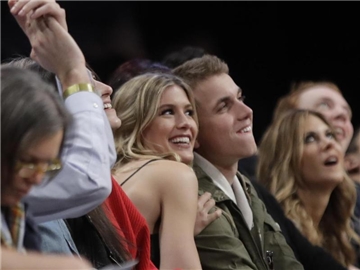 Genie Bouchard (l) erfüllte ihre Wettschulden bei einem Blind Date. Foto: Frank Franklin Ii