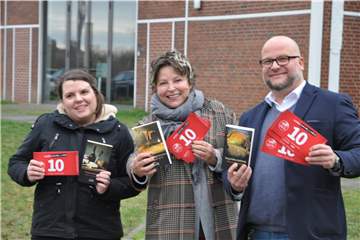 Genossen den Aufenthalt im Ufo vor Corona Anfang 2020 (v.r.) David Zolda (Kulturbüro), Autorin Elisabeth Herrmann und Sina Ziegler vom Festival „Mord am Hellweg".