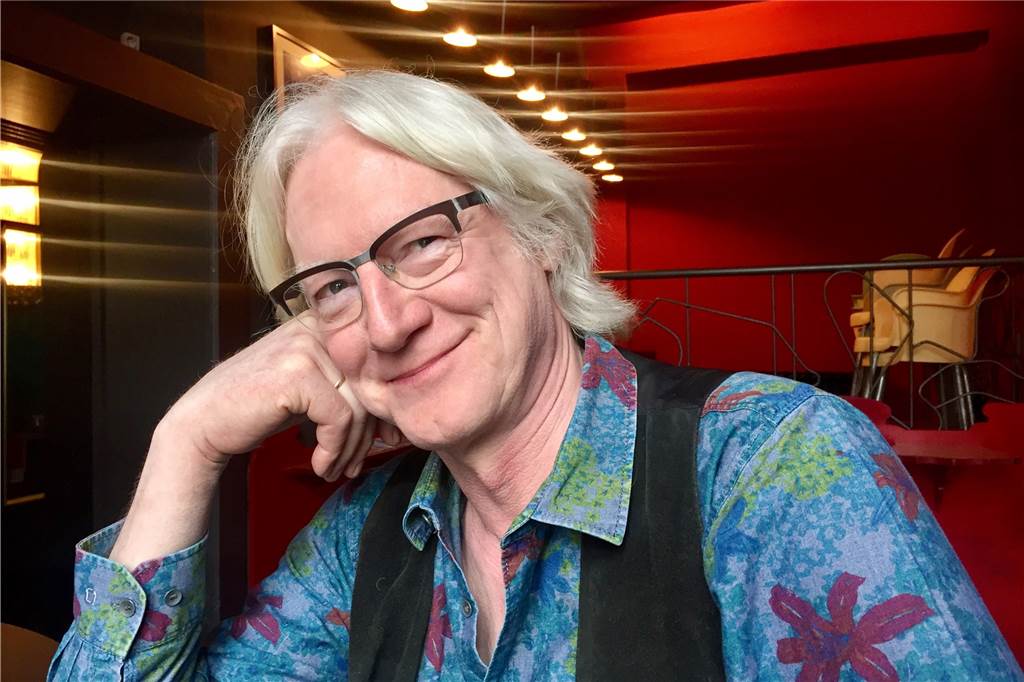 Cabaret Queue eröffnet nach einem Jahr wieder – mit neuen Betreibern Georg Delfmann übergibt das Cabaret Queue in neue Hände.
