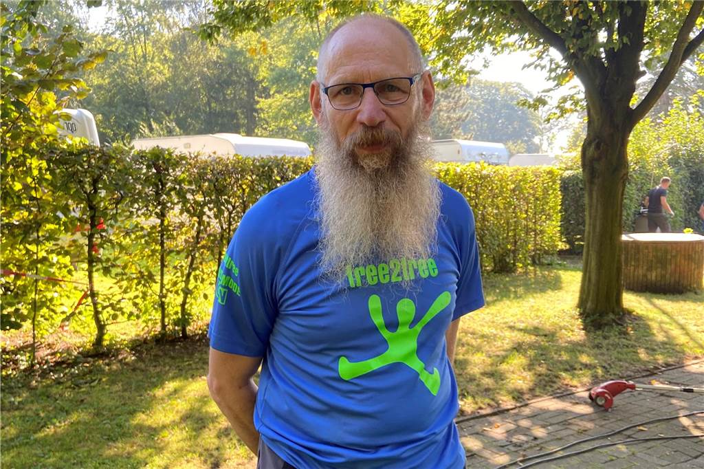 Ehrenamtler finden Drogenbesteck, Kot und Unrat am Busbahnhof Georg Mackiewicz sammelt Müll beim Kanufahren in Dorsten.