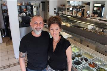 Georgios Trakas und seine Frau Wulla Yakios führen seit 13 Jahren das Grill-Restaurant Korfu am Olfener Marktplatz.