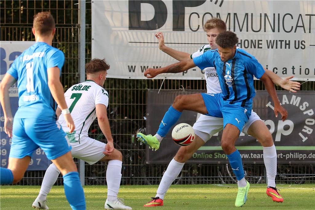 Gerade die erste Halbzeit zwischen dem VfR Sölde und dem FC Brünninghausen war sehr ausgeglichen.