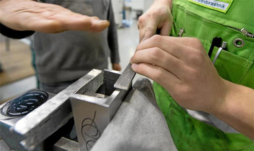Betriebe haben Probleme mit der Firmennachfolge Gerade für manche Handwerksbetriebe ist die Regelung der Unternehmensnachfolge häufig schwierig.