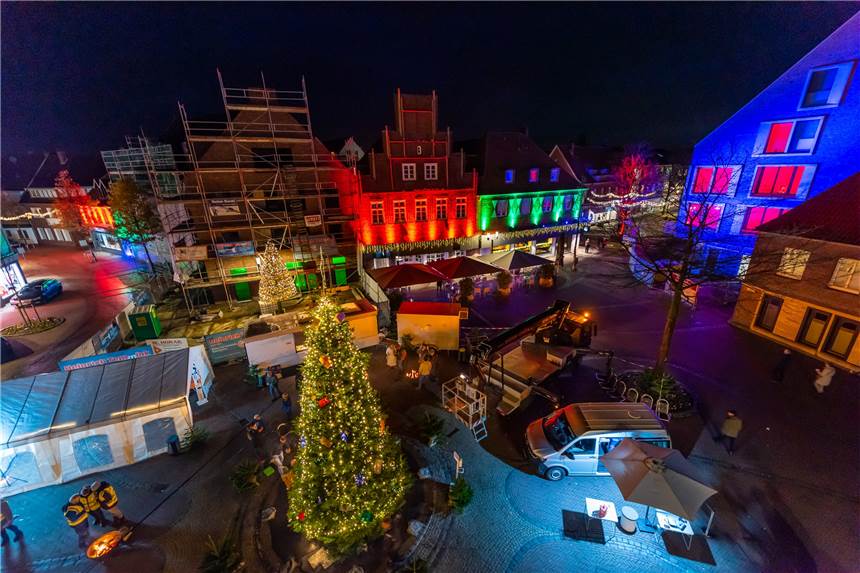 Keine weihnachtlichen Märkte in Vreden und Stadtlohn: „Wäre das falsche Signal" Gerade noch konnte auf dem Markt der „Horst geschmückt" werden, nun mussten Stadt und Stadtmarketing der sich zuspitzenden Corona-Lage Tribut zollen. In Abstimmung mit den Nachbarn aus Stadtlohn wurden sowohl der erste Historische Adventsmarkt in Vreden als auch der traditionelle Weihnachtsmarkt in Stadtlohn abgesagt.