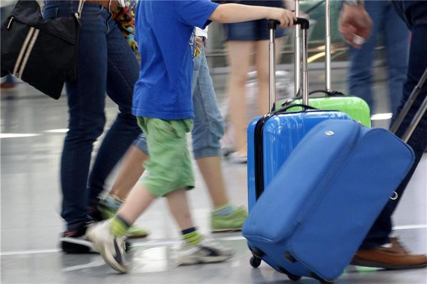 Lehrerverband: Polizeieinsatz gegen Schulschwänzer sinnvoll Gerade vor Beginn der Ferien kommt es immer wieder vor, dass Eltern ihre Kinder die Schule schwänzen lassen. Foto: Roland Weihrauch