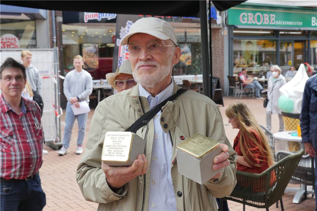 Gerd Blumberg, gebürtiger Lüner, freut sich, dass Stolpersteine an die Freunde seiner Familie erinnern.