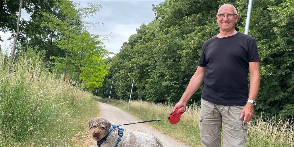 „Jetzt, wo alle Energie sparen sollen“: Joggingstrecke leuchtet auch nachts Gerd Hegenberg ärgert sich, dass die Joggingstrecke auch spät abends noch beleuchtet ist, obwohl die Stadt die neuen Leuchten um 22.30 Uhr abschalten wollte. Bei seiner späten Gassi-Runde mit Hund Ben ist ihm die hell erleuchtet Alte Fahrt aufgefallen.