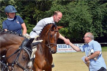 Gerd Oldenburg (r.) war mit den Reitsportlern rundum zufrieden. Lediglich von den Lüner Zuschauern würde er sich ein wenig mehr Zuspruch wünschen.