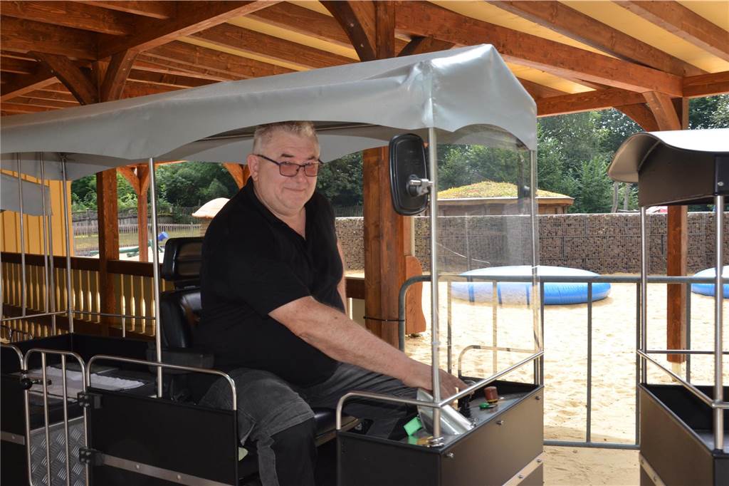 Ketteler Hof: Imposante Wasserlandschaft ist eine spannende Baustelle Gerd Wilms am Steuer der Lokomotive.
