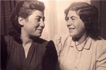 Gerda Samson (1925 - Febr. 2008) und Margret Samson (1923 - Jan. 2008) aus Herbern, Merschstraße (v.l.)