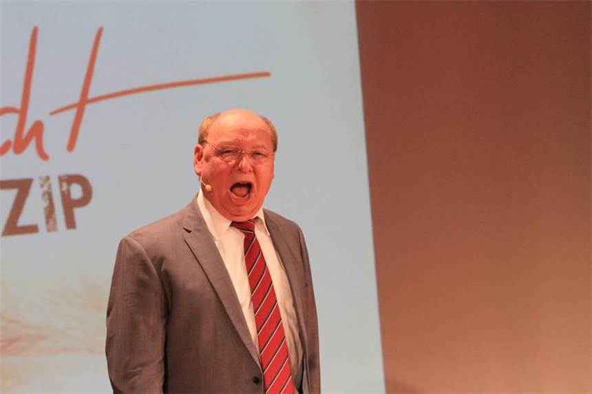 Hassknecht ist erstaunlich herzlich Gernot Hassknecht schrie nur ein bisschen live.